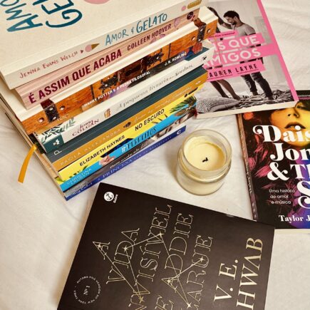 pilha de livros escritos por mulheres