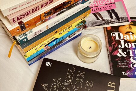 pilha de livros escritos por mulheres